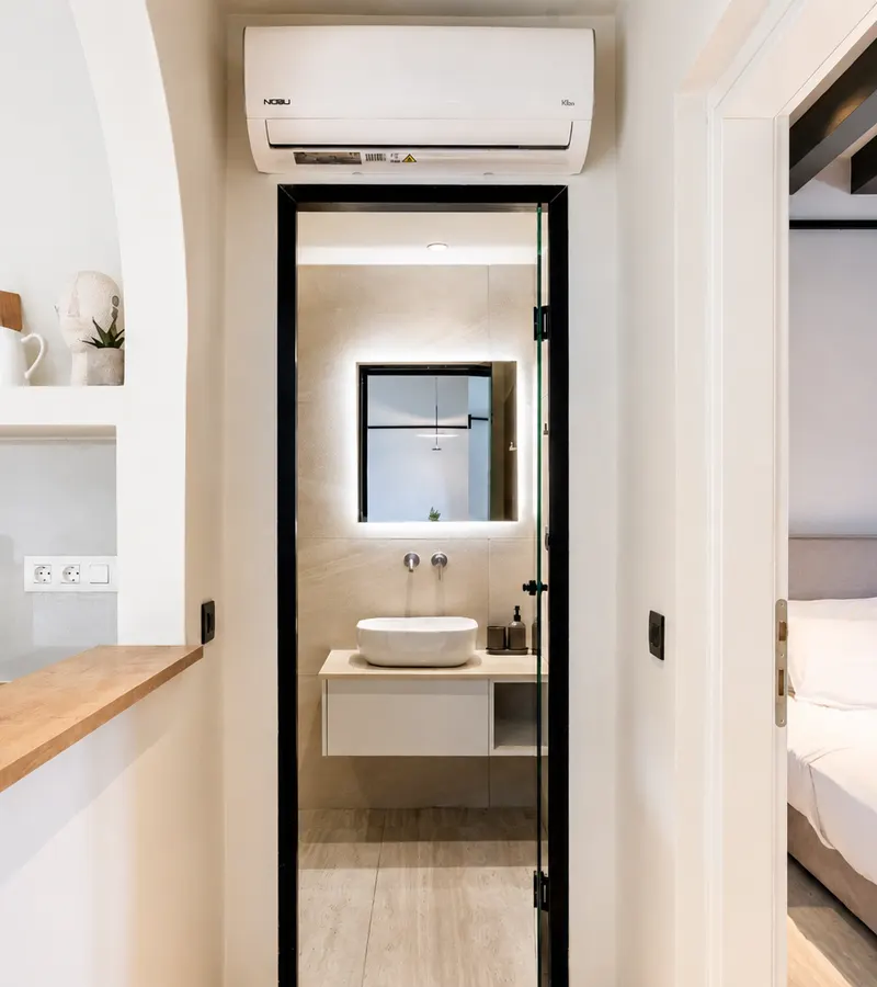 Studio-Schlafzimmer mit Balkon und Meerblick