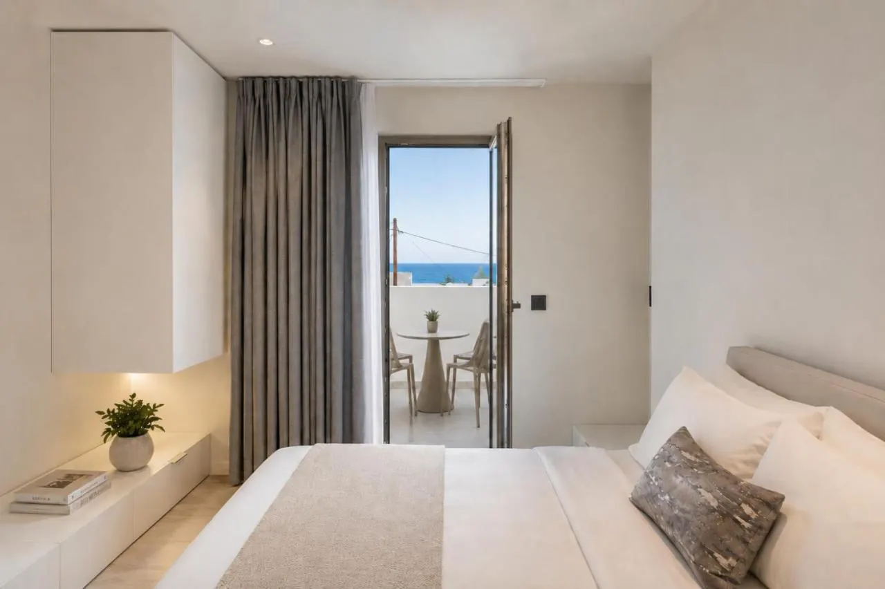 Bedroom with balcony doors to the sea-view balcony